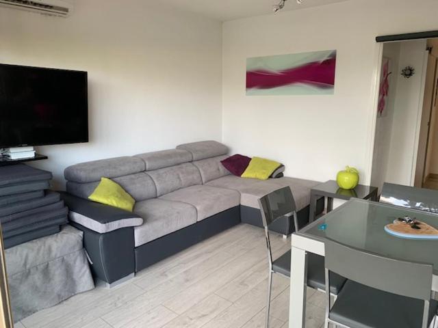 Appartement Face A La Mer Et Au Port Saint Laurent Du Var Avec Jardin Privatif Zewnętrze zdjęcie